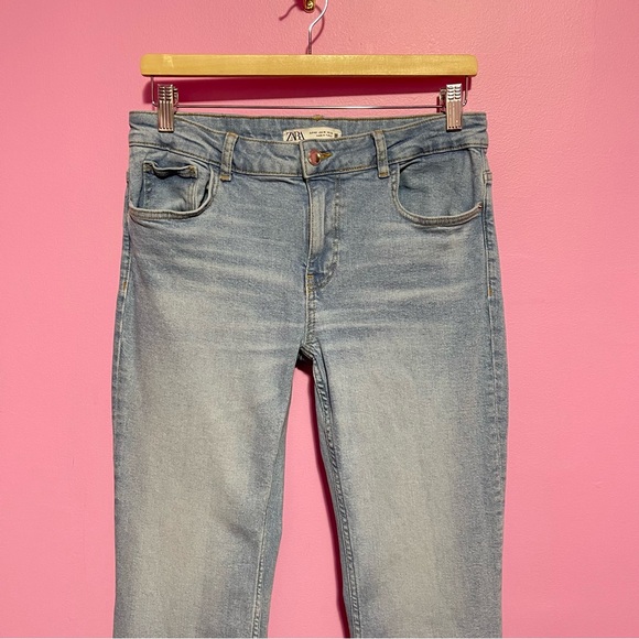 ZARA Curved High-Waisted Jeans Women’s US 10 Light Blue Stretch Denim - Picture 3 of 8
